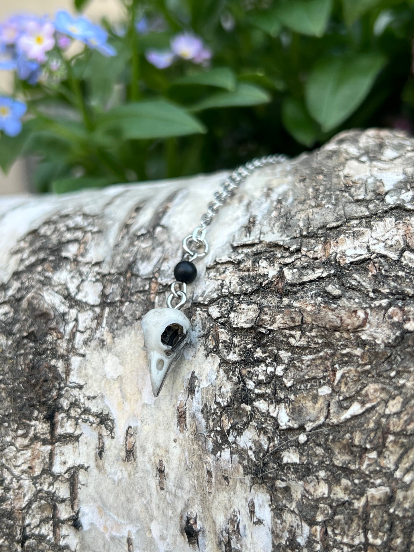 Mini Vogelschädel Halskette mit Keramikperle Silber