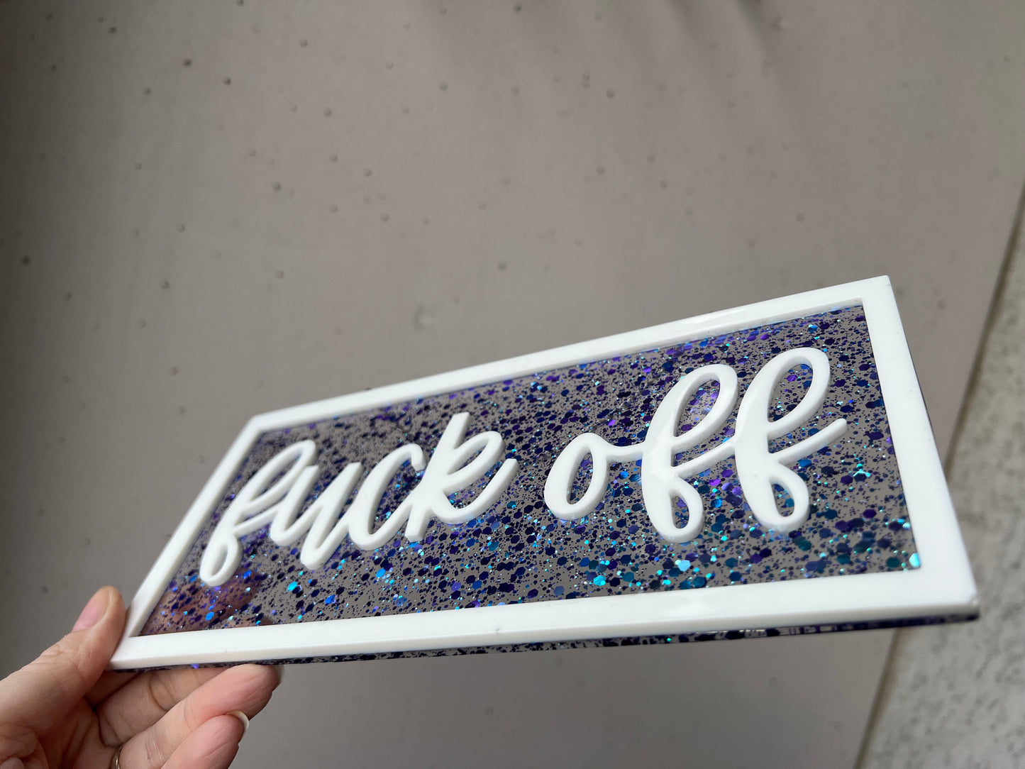 Fuck off Schild mit Glitzer Blau