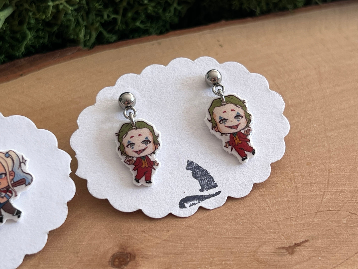 Harley Quinn & Joker Charakter Ohrstecker hängend