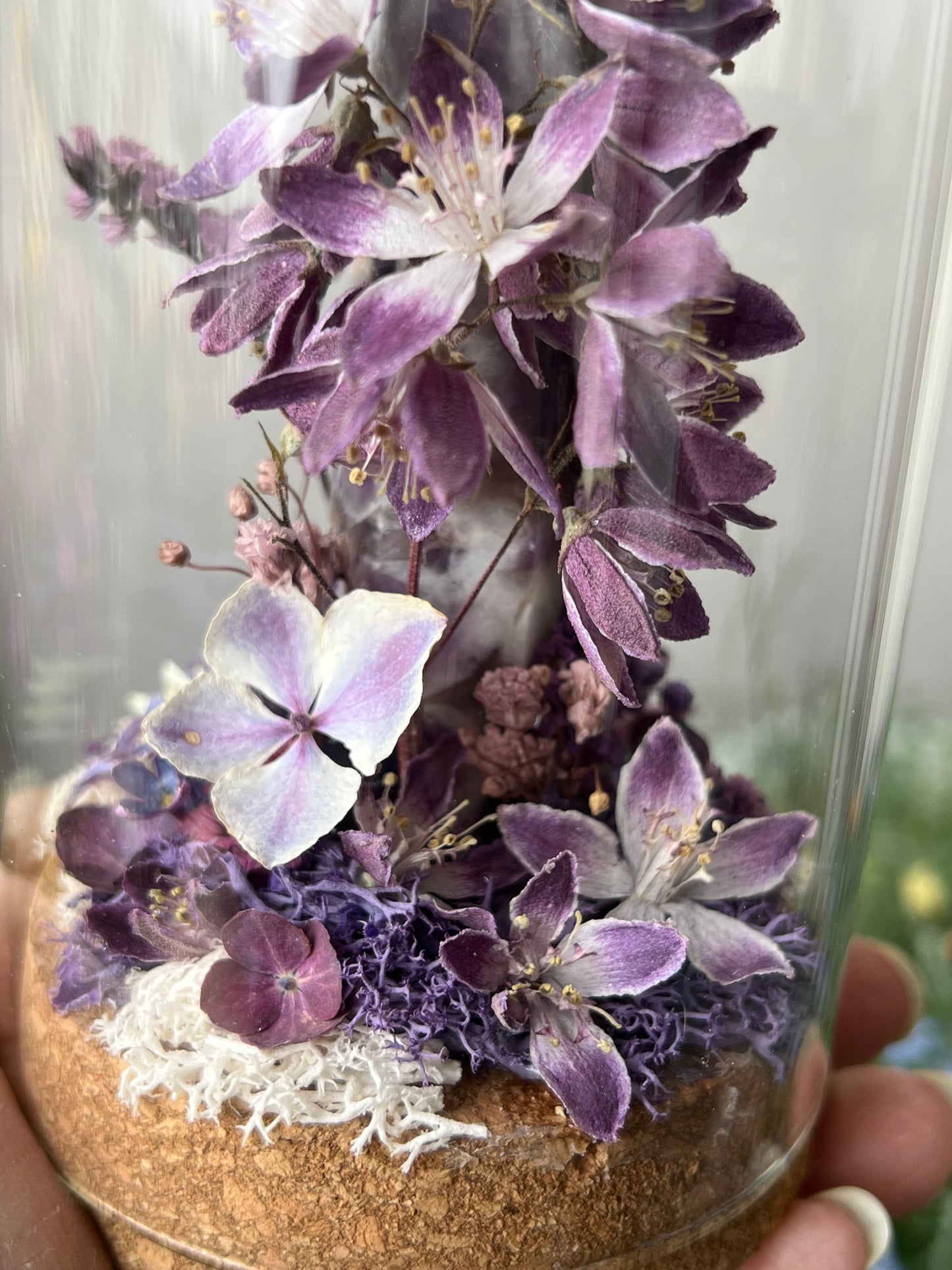 Diorama mit Amethyst Tower und Blumen