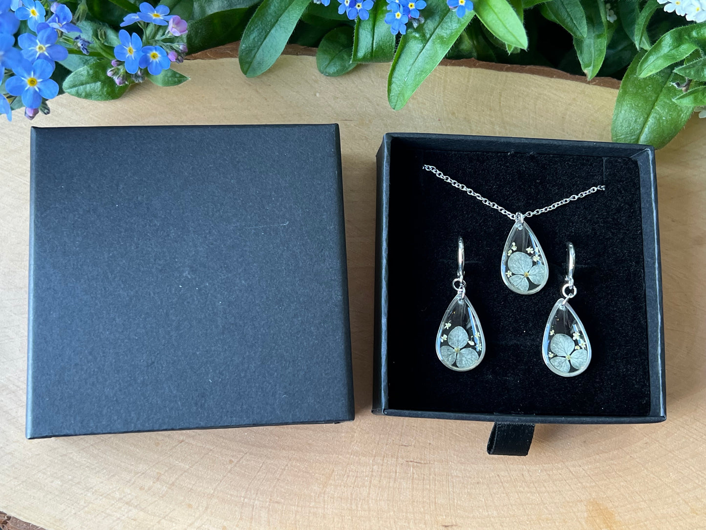 Schmuckset in Schachtel mit Hortensie und Queen Anne Blüten - Silber