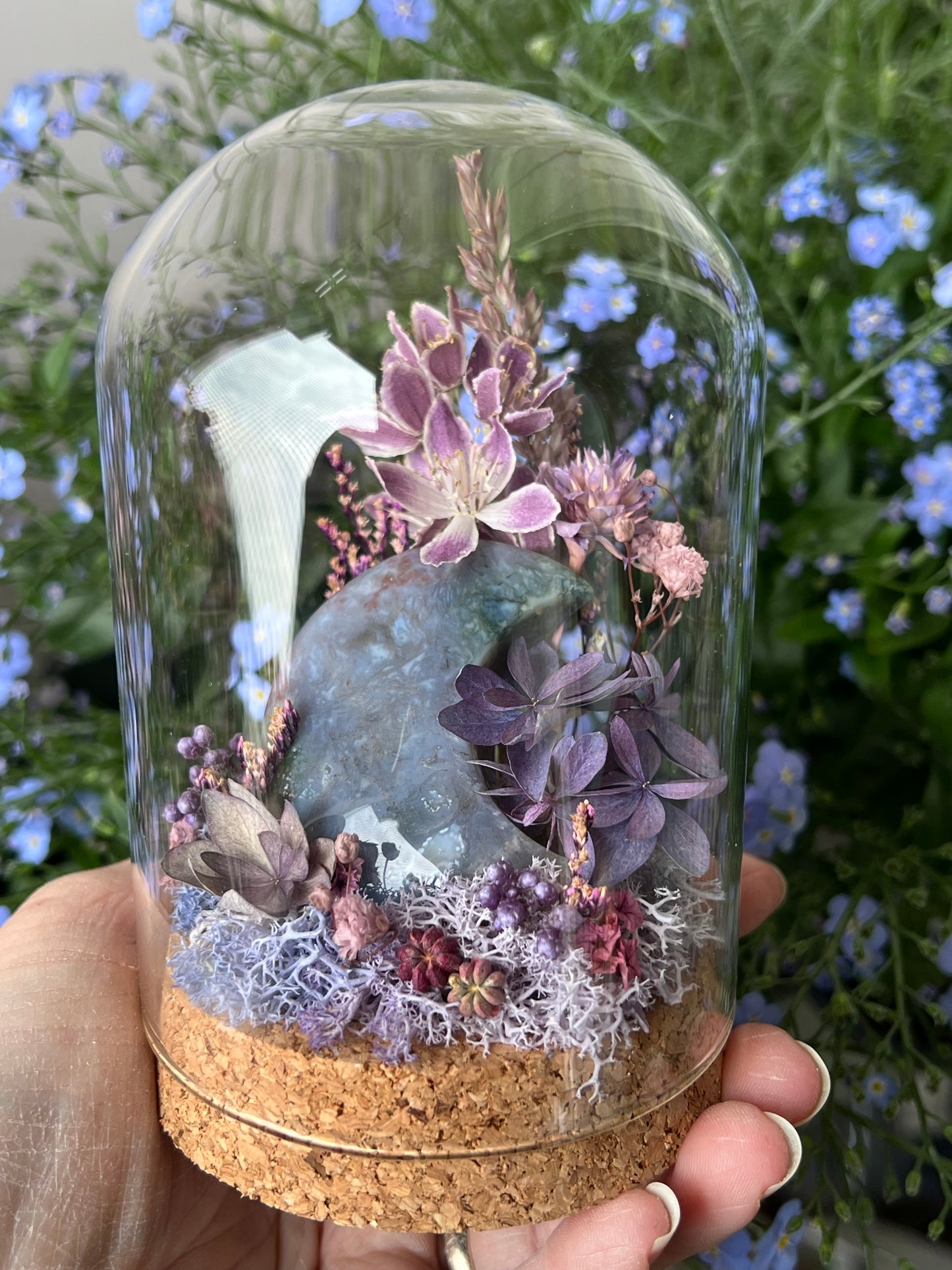 Diorama mit Achatmond und Blumen