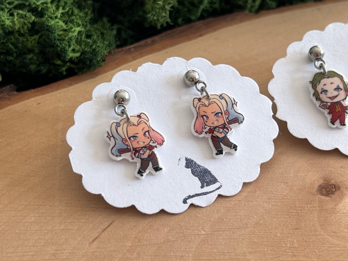 Harley Quinn & Joker Charakter Ohrstecker hängend