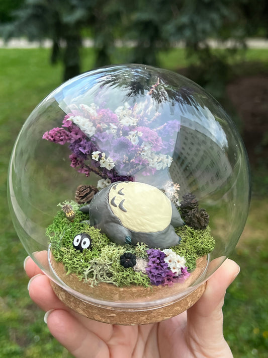 Schlafende Totoro Welt mit Russmännchen