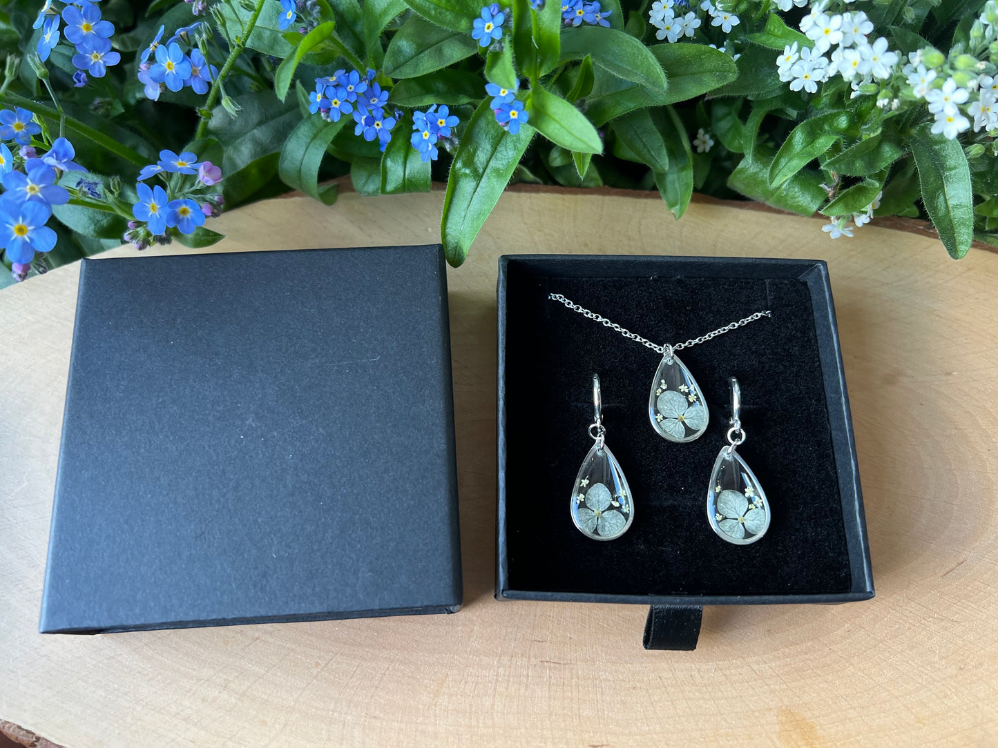 Schmuckset in Schachtel mit Hortensie und Queen Anne Blüten - Silber