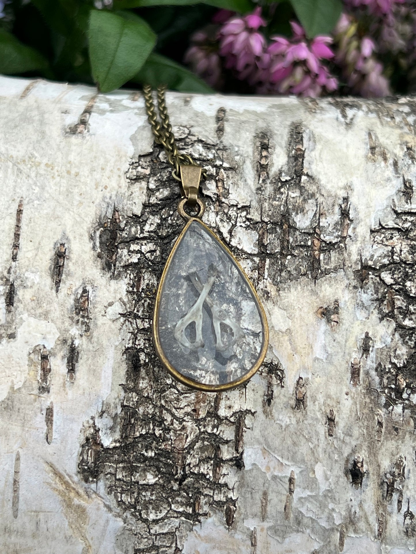 Halskette mit Mausknochen Bronze 100% Unikat