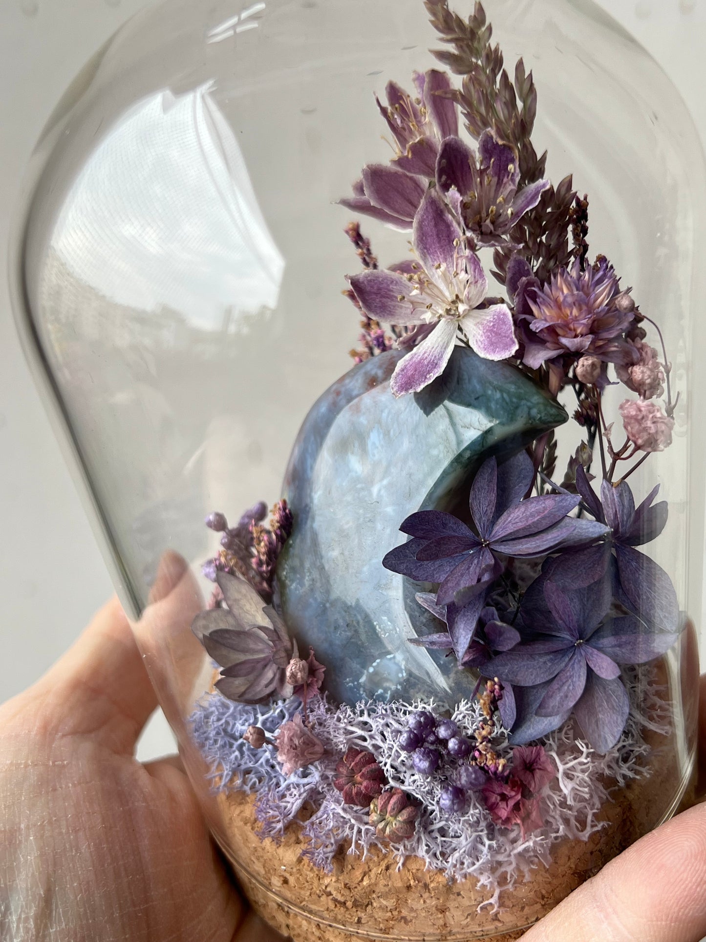 Diorama mit Achatmond und Blumen