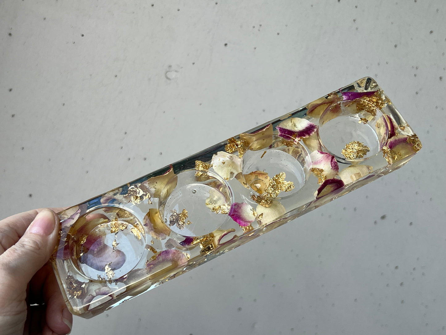 Teelichthalter mit Rosenblütenblätter