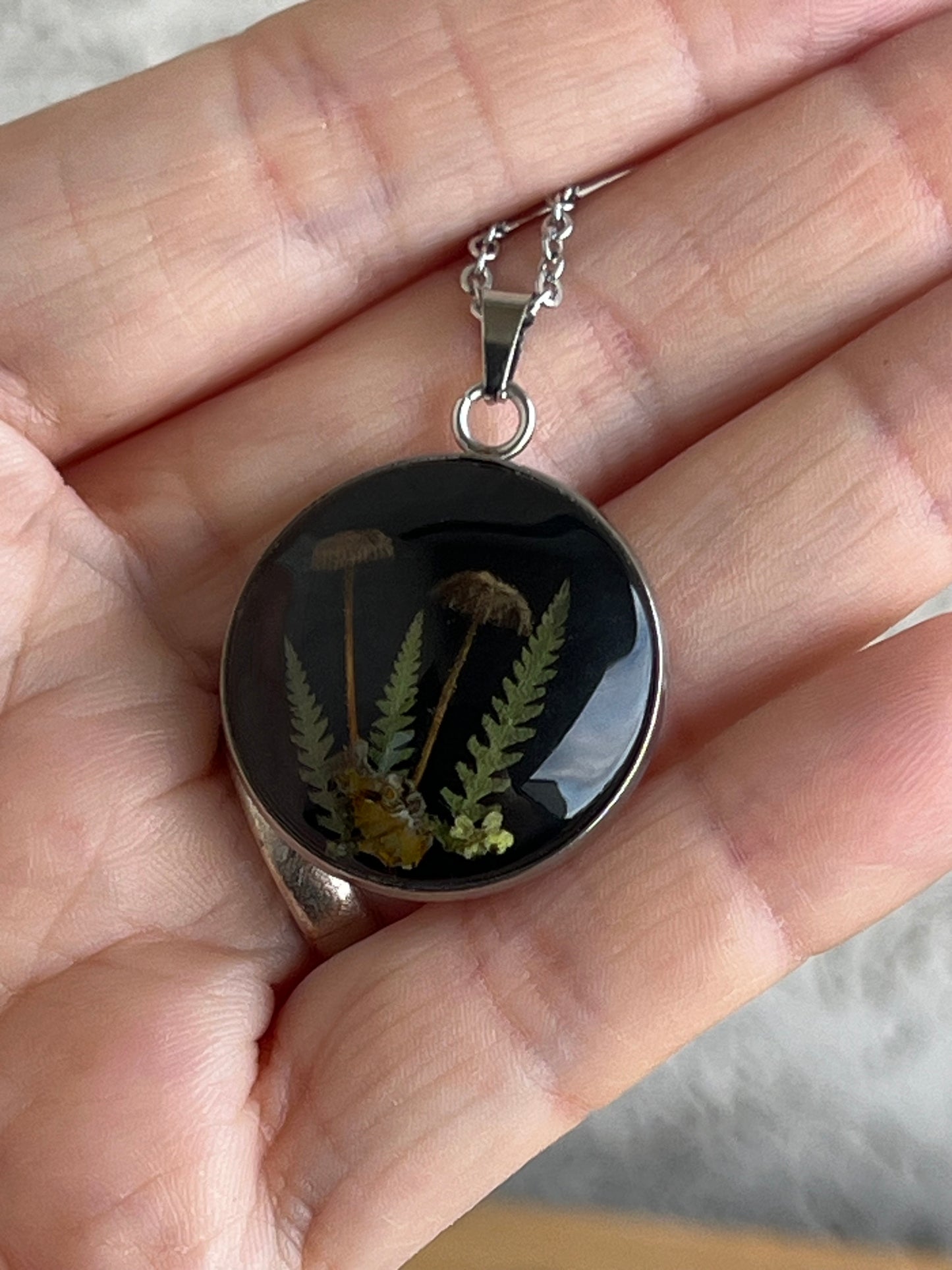 Pilz Halskette mit Farn, Flechten & Blüte Silber