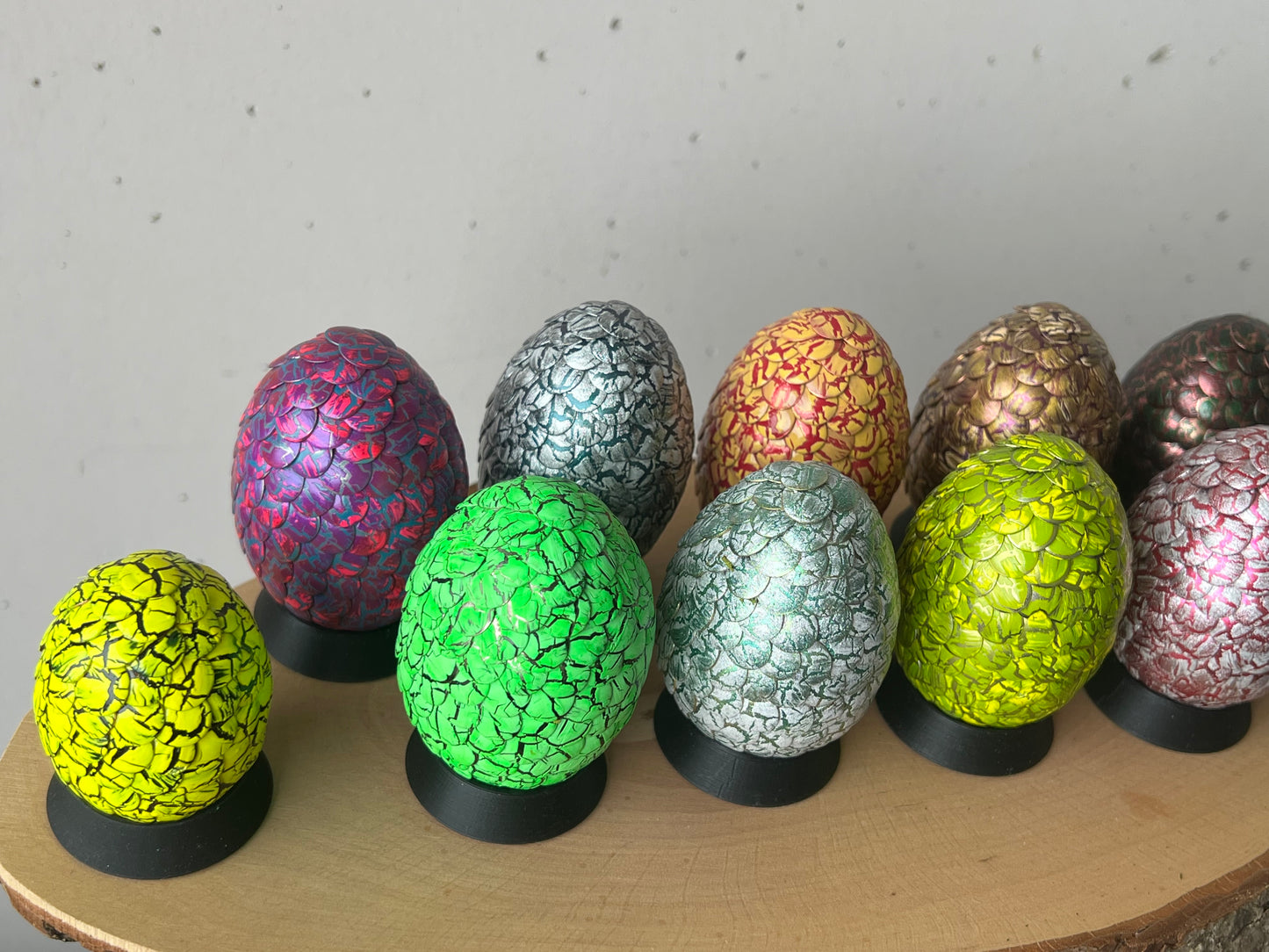 Dracheneier in verschiedenen Farben