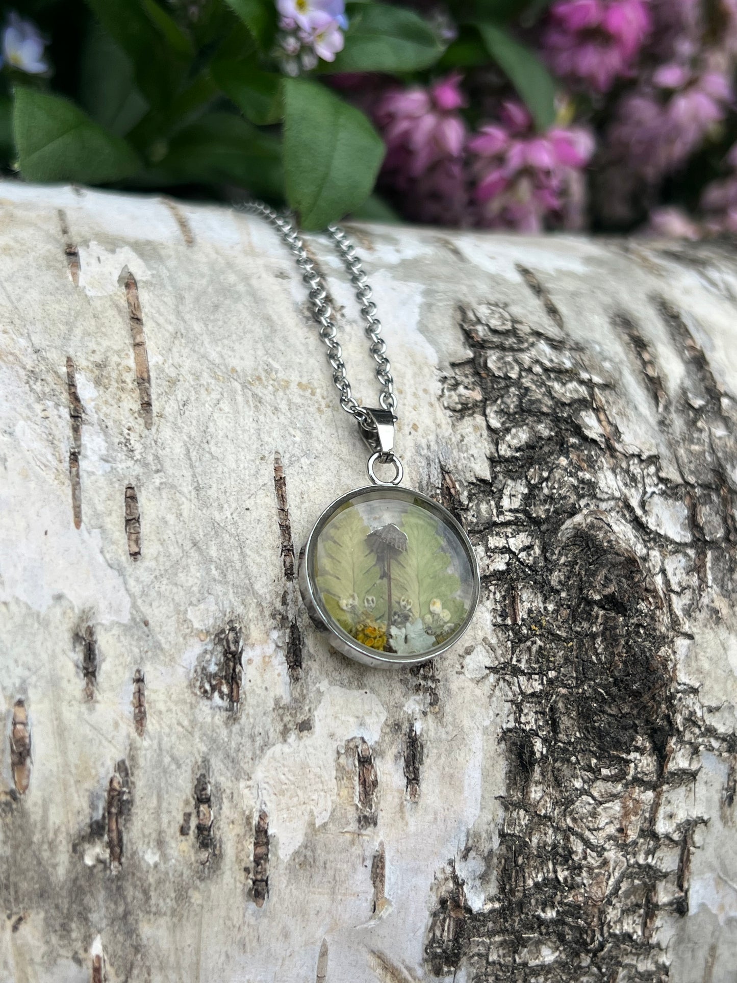 Pilz Halskette mit Farn, Blüten, Flechten und lichen