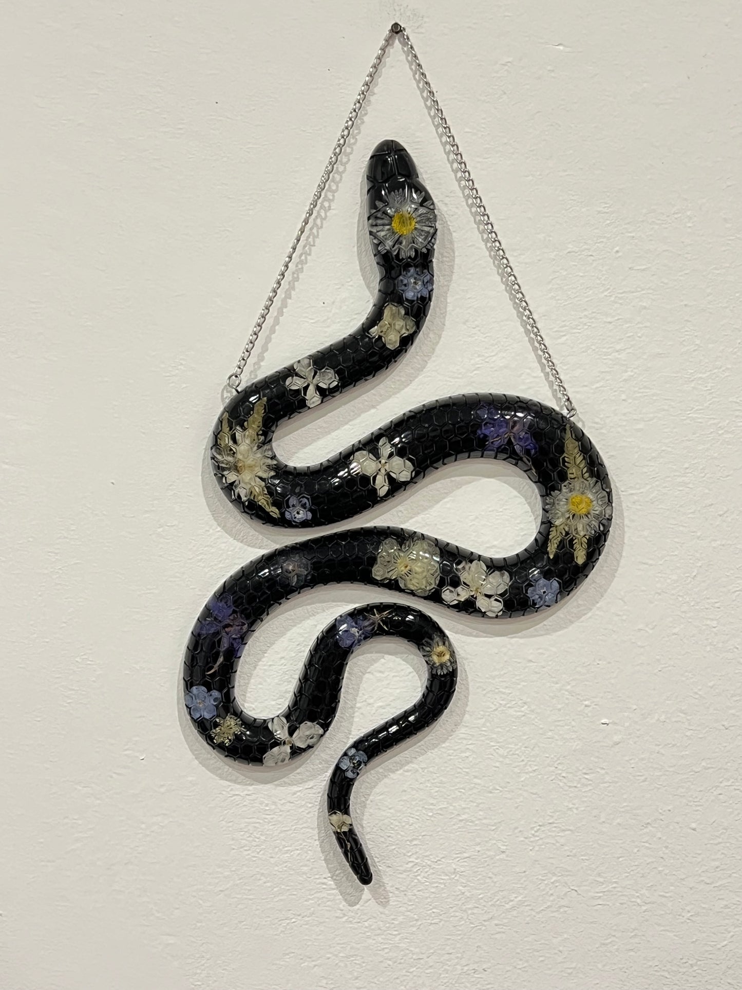 Schlangen Wanddeko mit echten Blumen