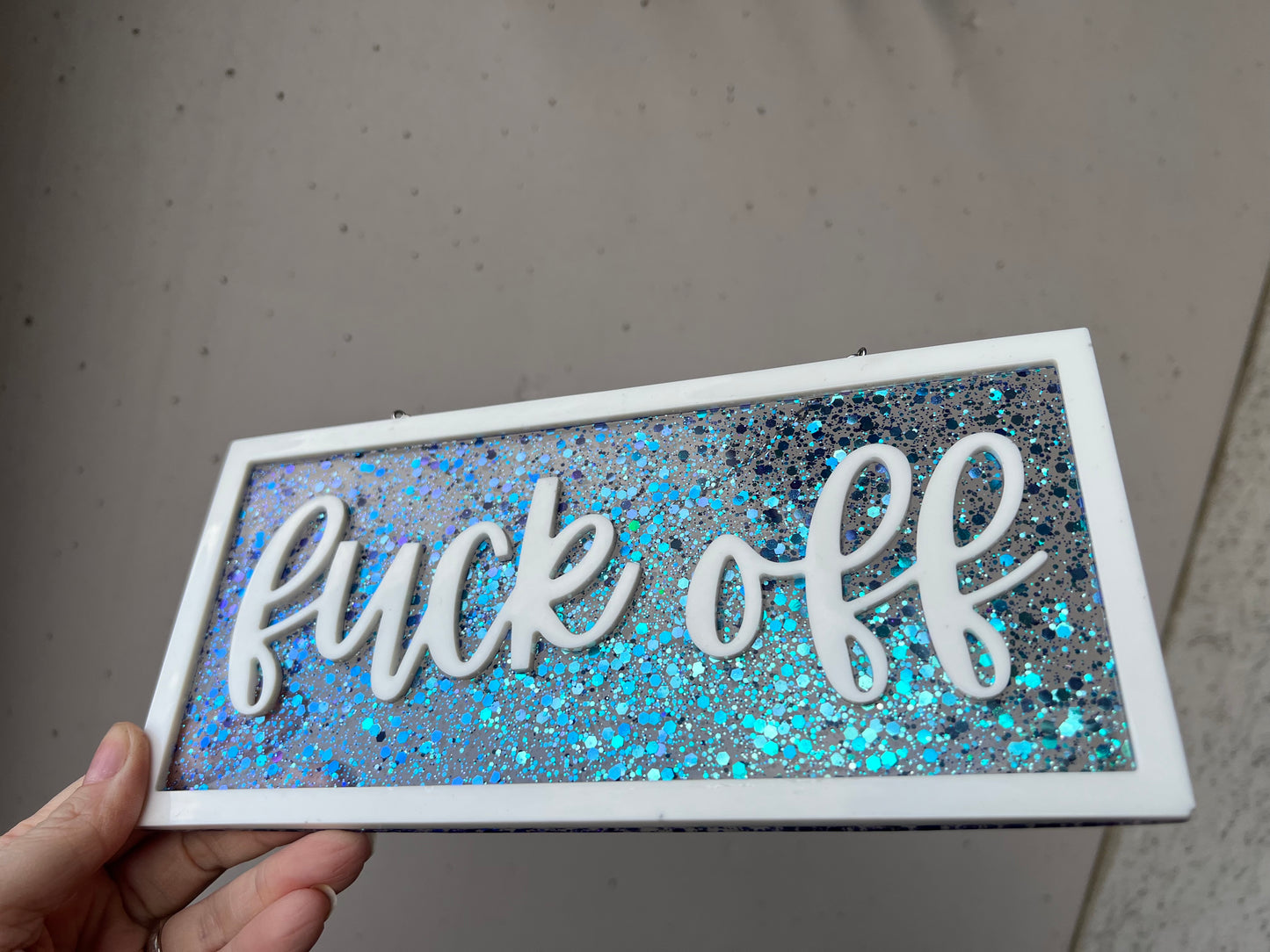 Fuck off Schild mit Glitzer Blau