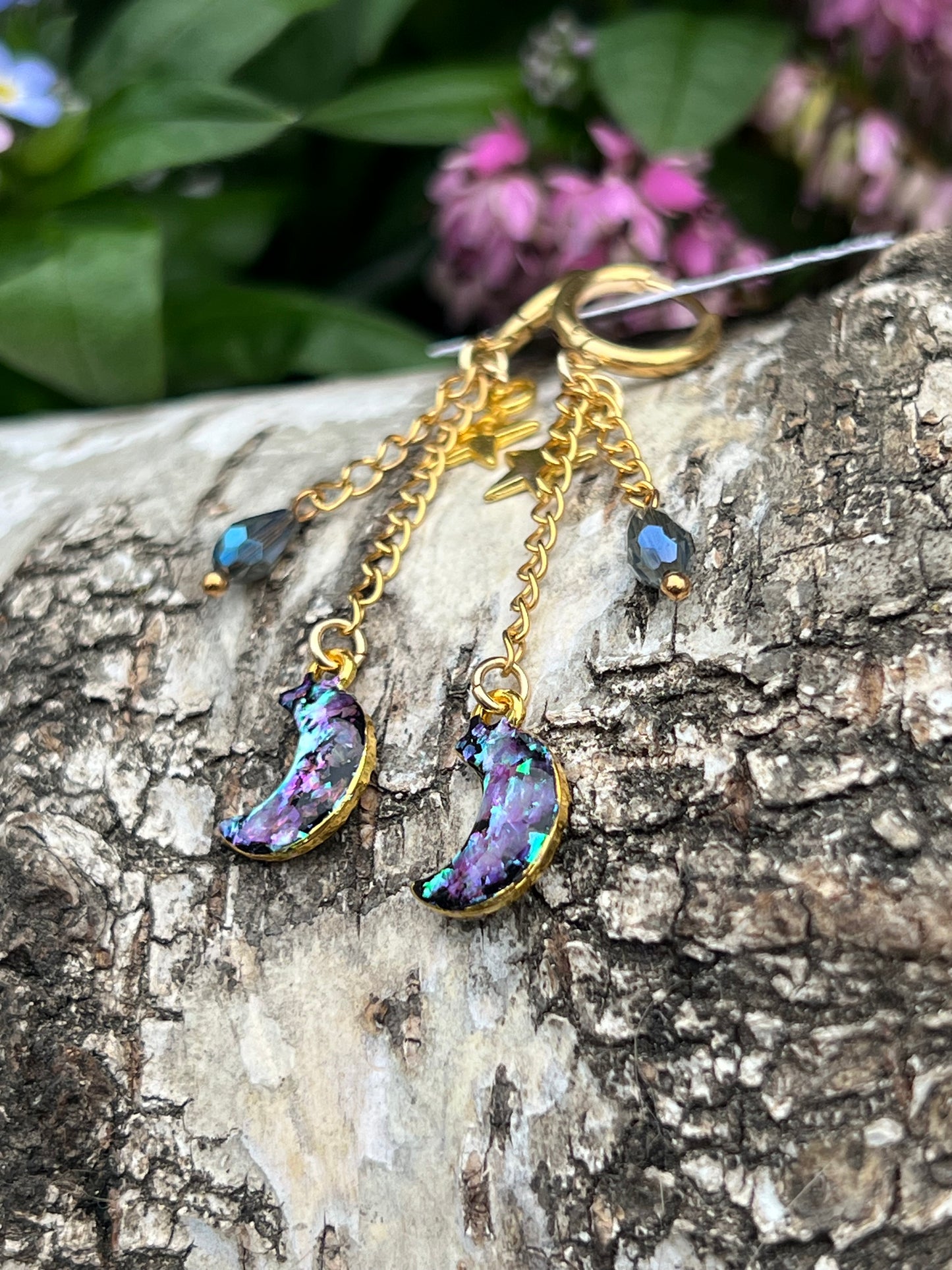 Mond Ohrringe mit Charms & Perlen Gold