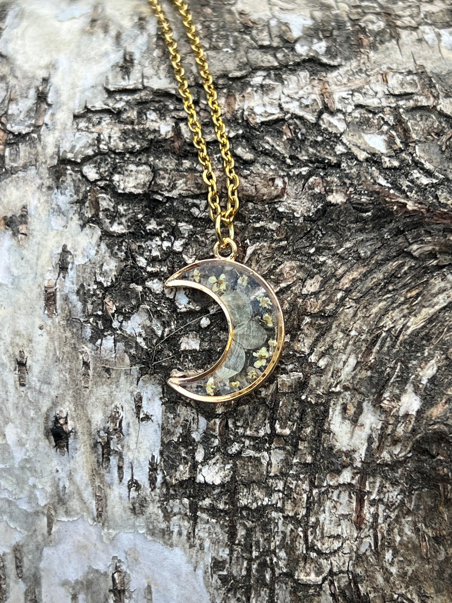Mond Halskette mit Schneeballblüte und Wilder Möhre Gold