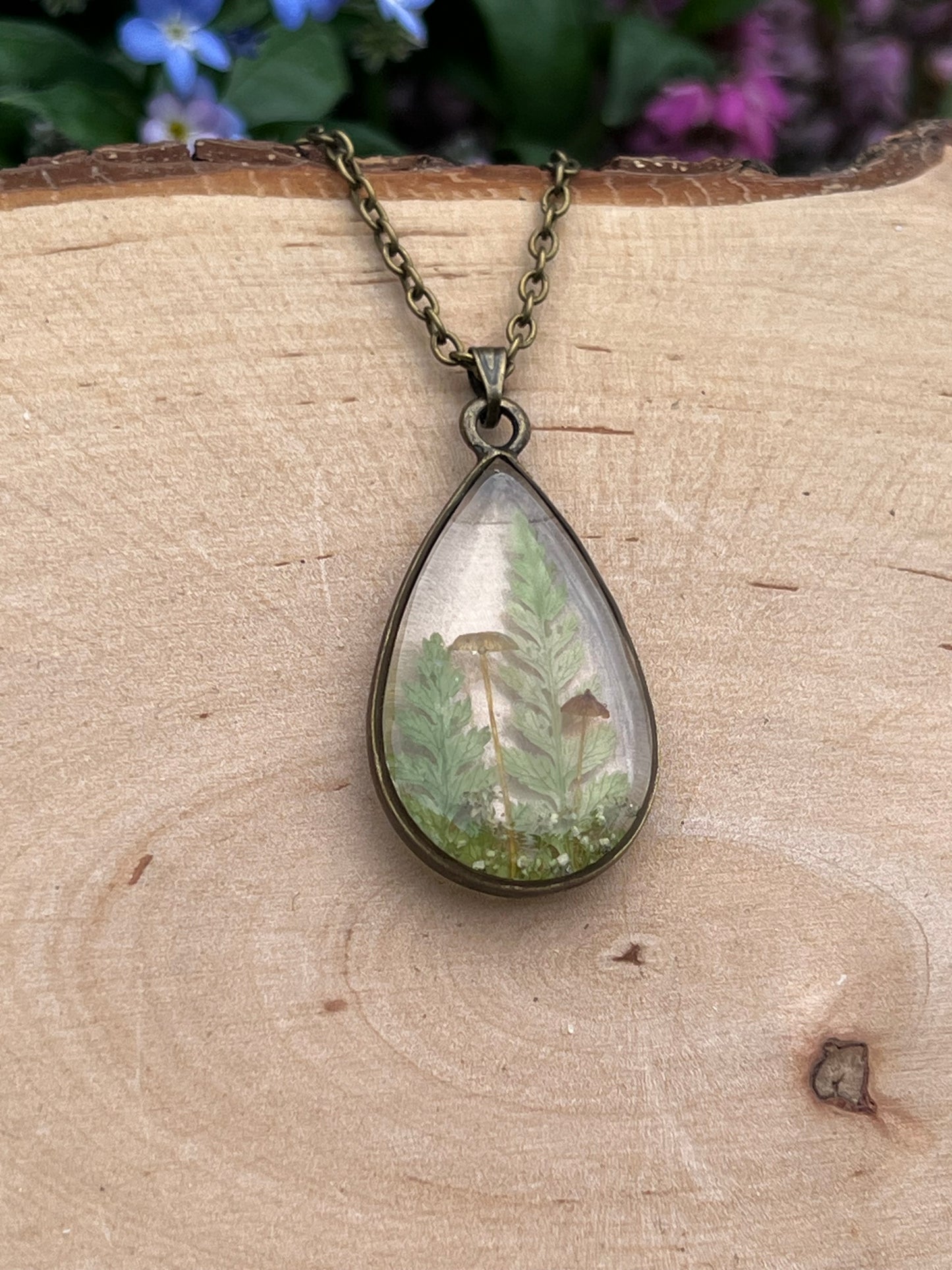 Pilz Halskette mit Farn und Wildblüten Bronze
