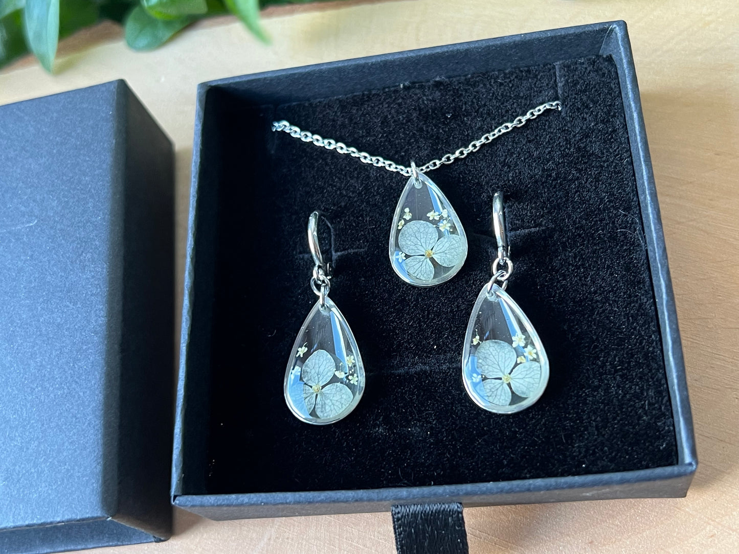 Schmuckset in Schachtel mit Hortensie und Queen Anne Blüten - Silber