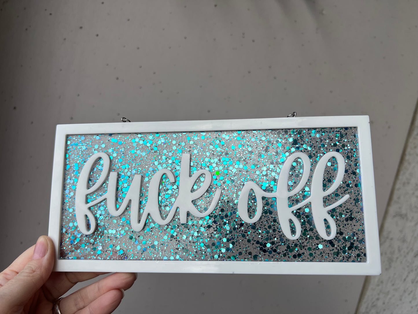 Fuck off Schild mit Glitzer Blau