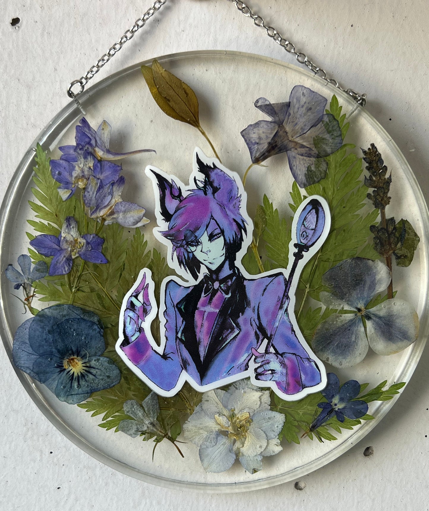 Wandbild mit Alastor Artwork & Blumen