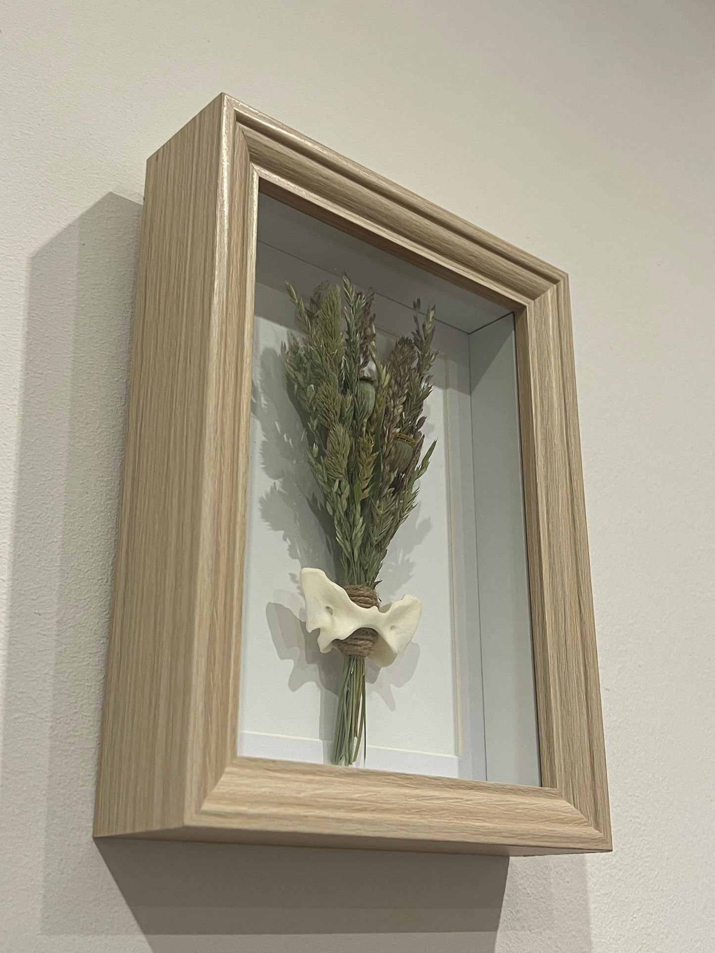 Bilderrahmen mit Fuchswirbel, Gräser und Mohnkapseln