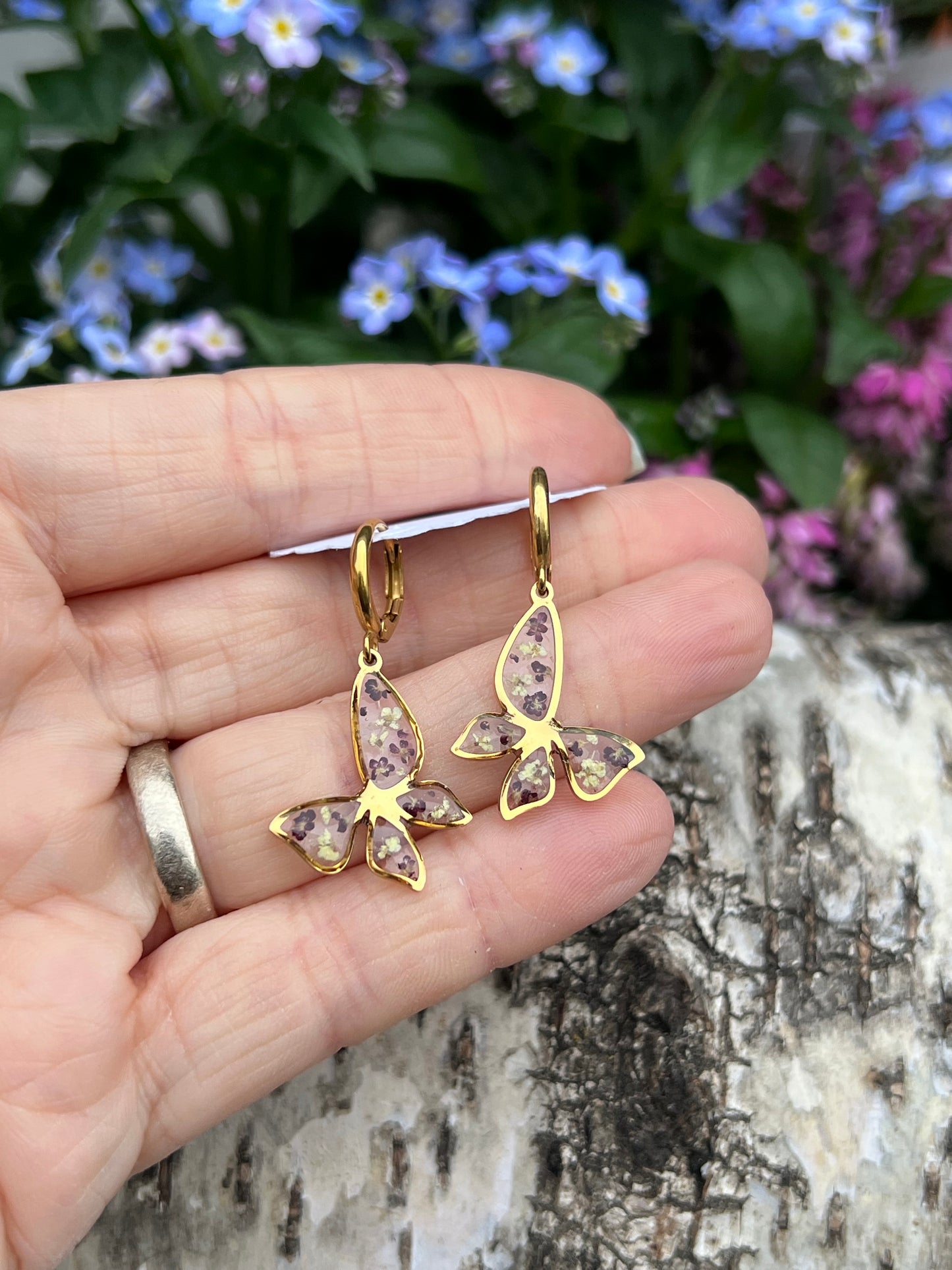 Schmetterlings Ohrringe Gold mit Queen Anne Blüten
