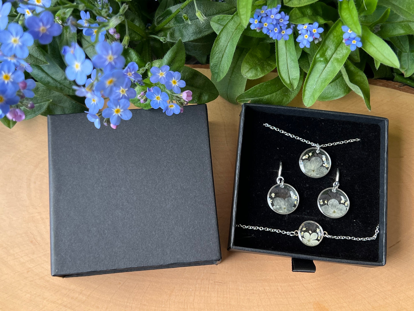 Schmuckset in Schachtel mit Schneeball & Queen Anne Blüten - Silber
