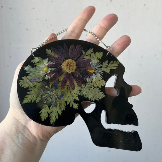 Wandbild Totenkopf mit Blüten & Farn