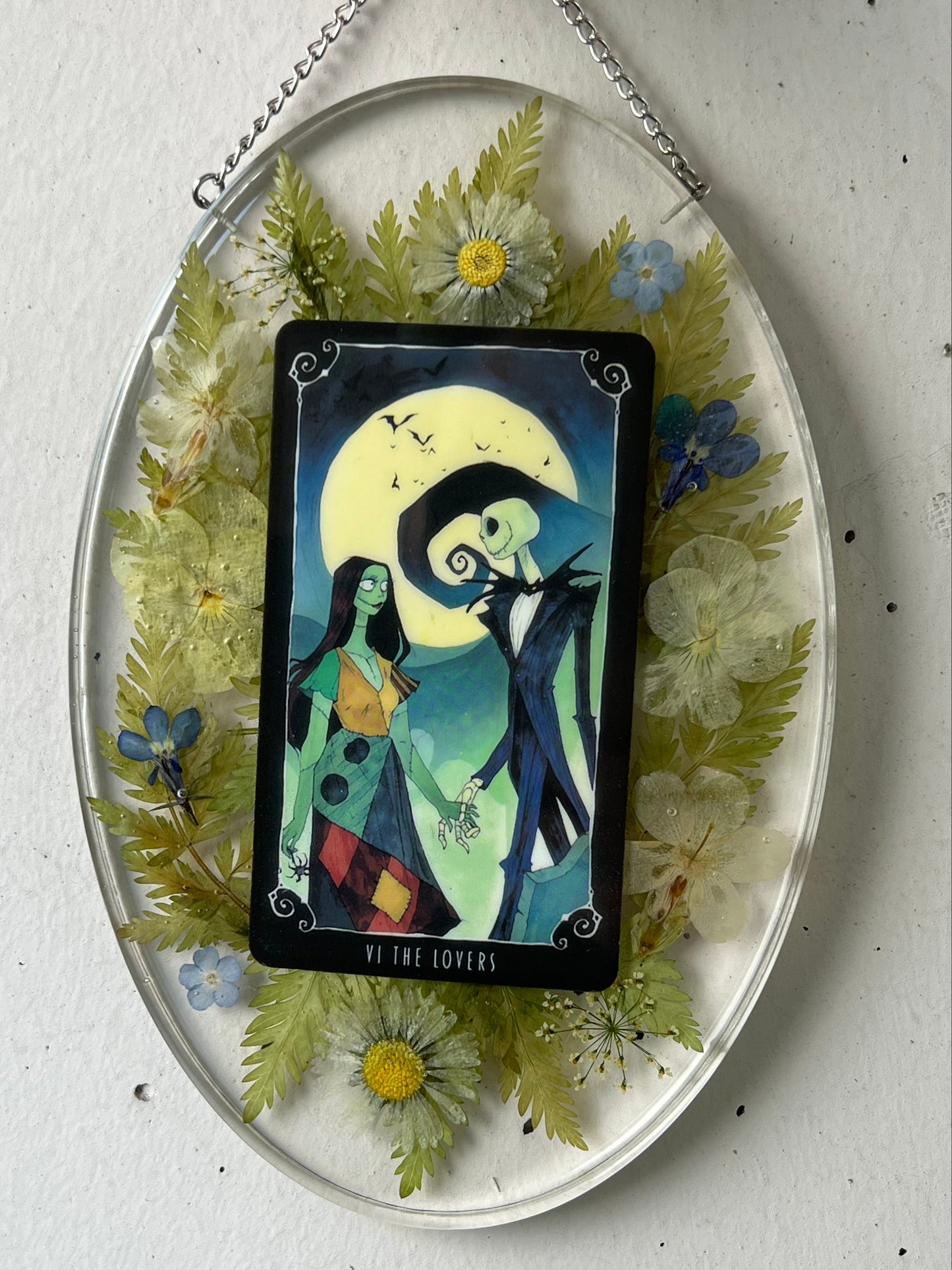 Wandbild mit Blüten, Farn & Tarotkarte