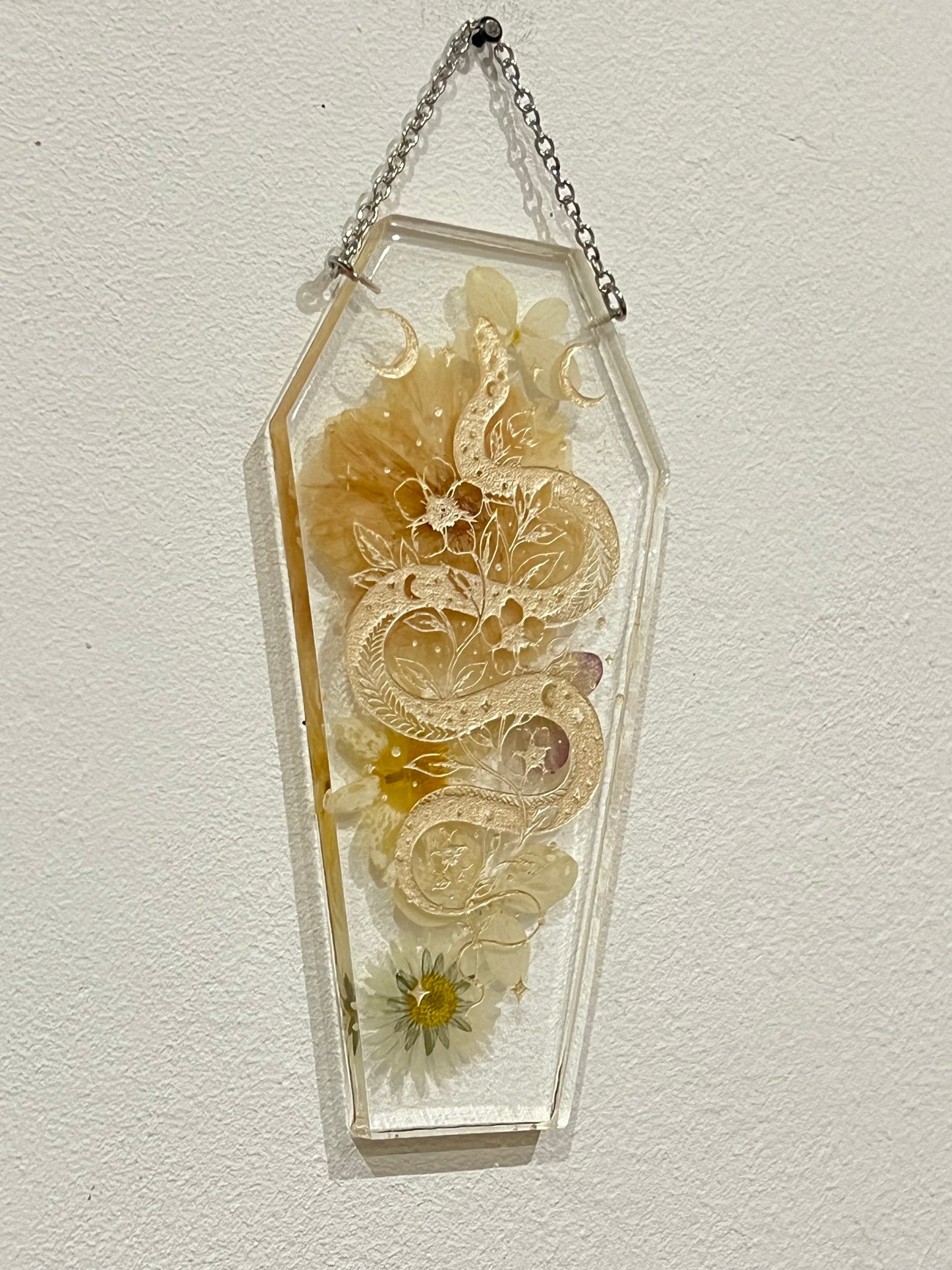Resinbild mit echten Blumen und Schlangengravur