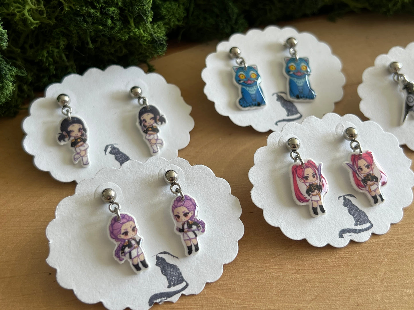 K-Pop Demon Hunters/Huntrix Charakter Ohrstecker hängend
