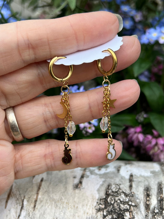 Luna & Artemis Katzen Ohrringe mit Charms & Perlen Gold