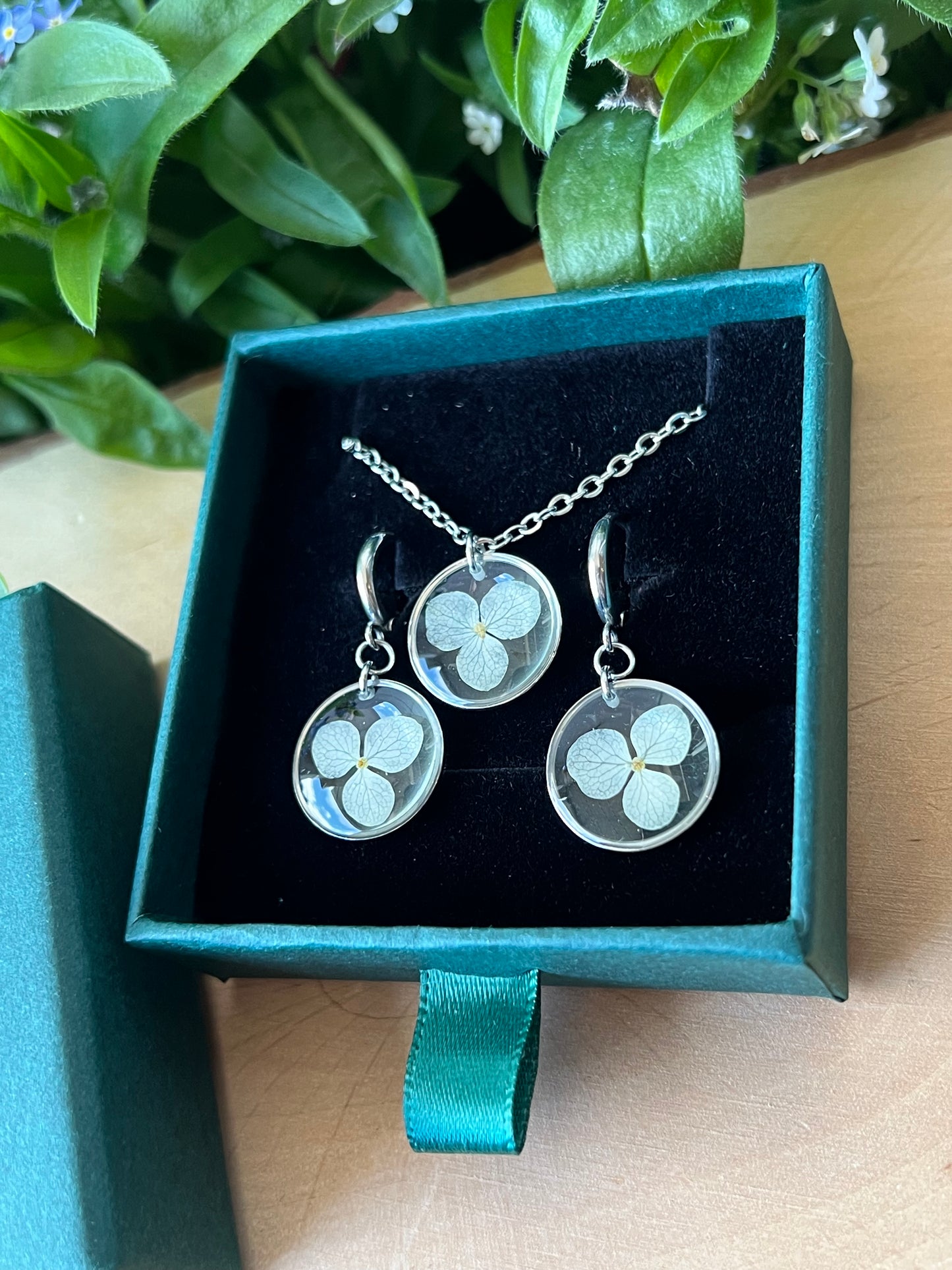 Schmuckset in Schachtel mit Hortensienblüten - Silber