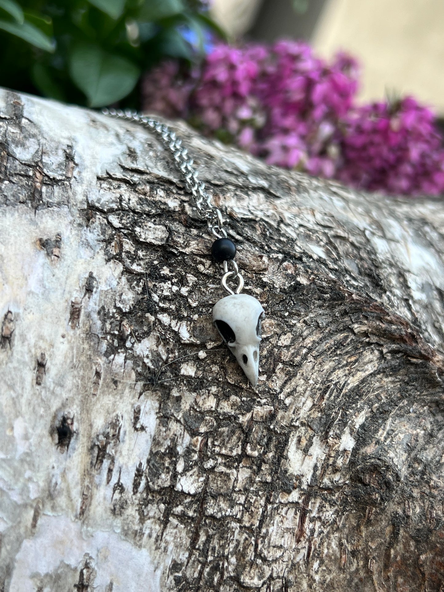 Mini Vogelschädel Halskette mit Keramikperle Silber