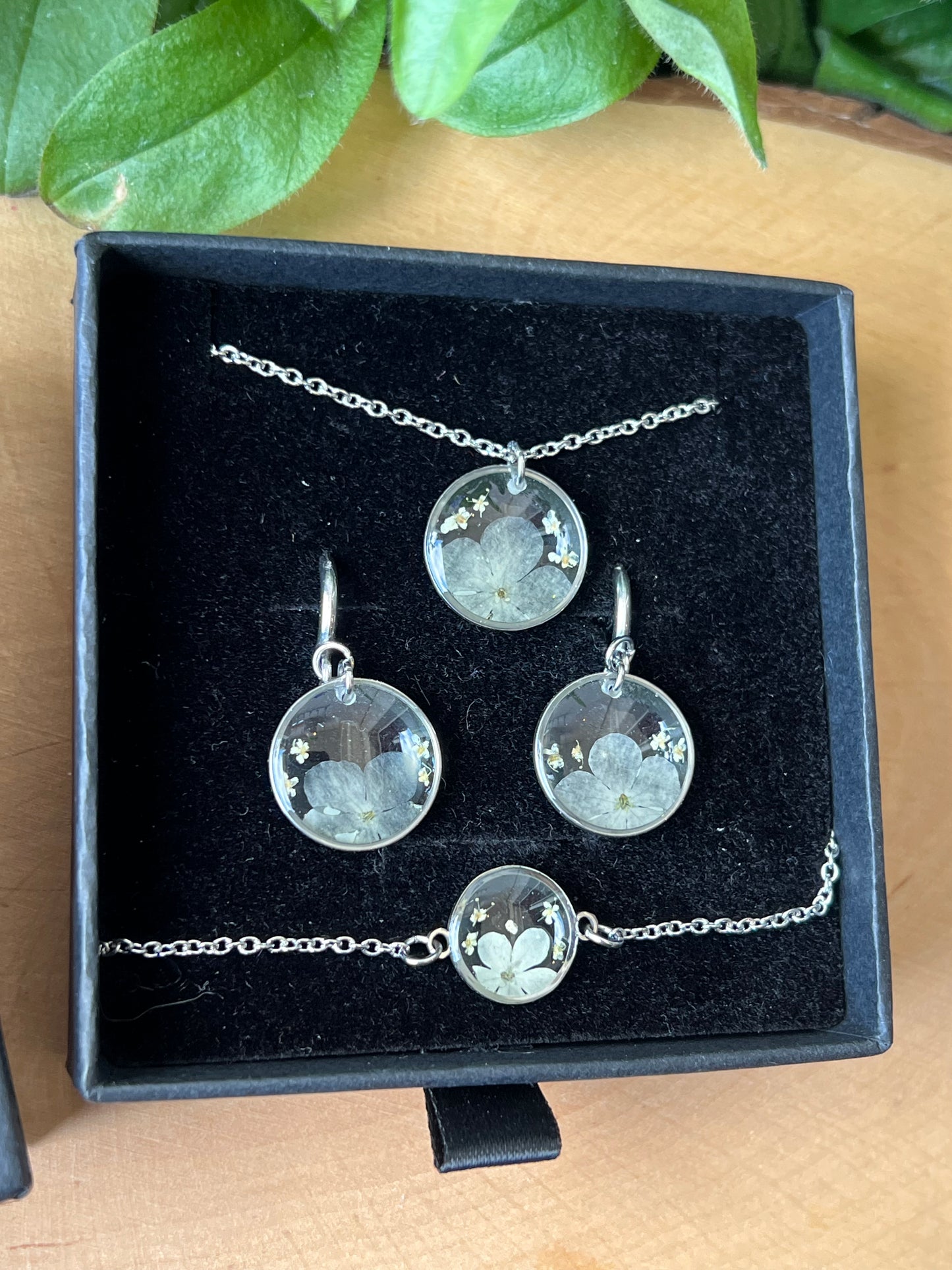 Schmuckset in Schachtel mit Schneeball & Queen Anne Blüten - Silber