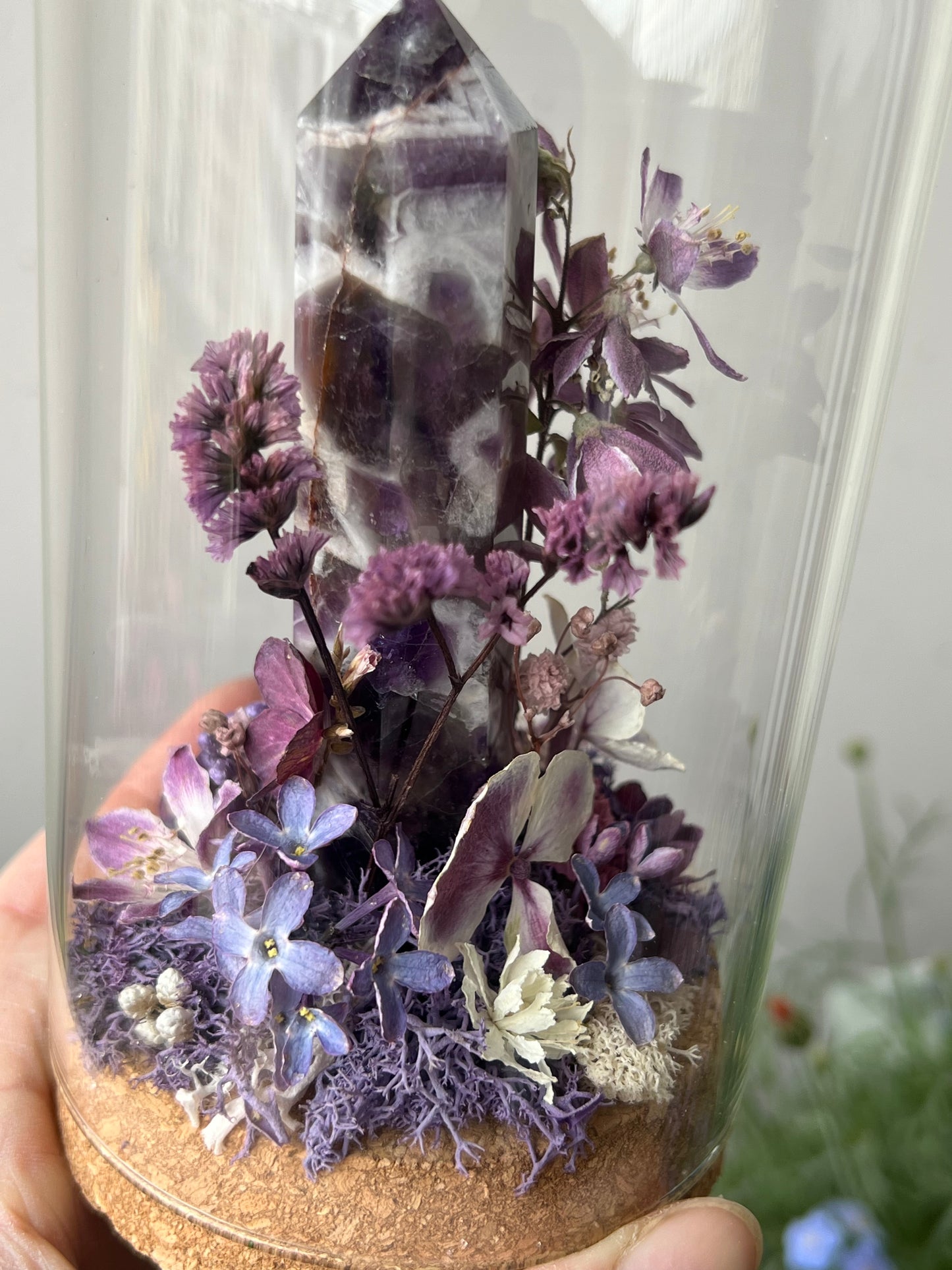 Diorama mit Amethyst Tower und Blumen