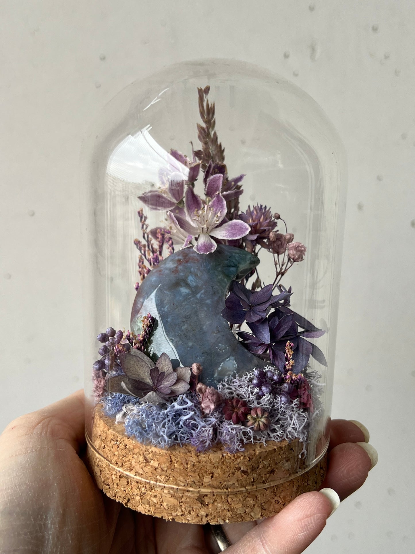 Diorama mit Achatmond und Blumen
