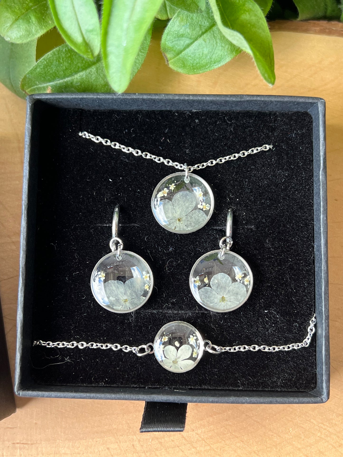 Schmuckset in Schachtel mit Schneeball & Queen Anne Blüten - Silber
