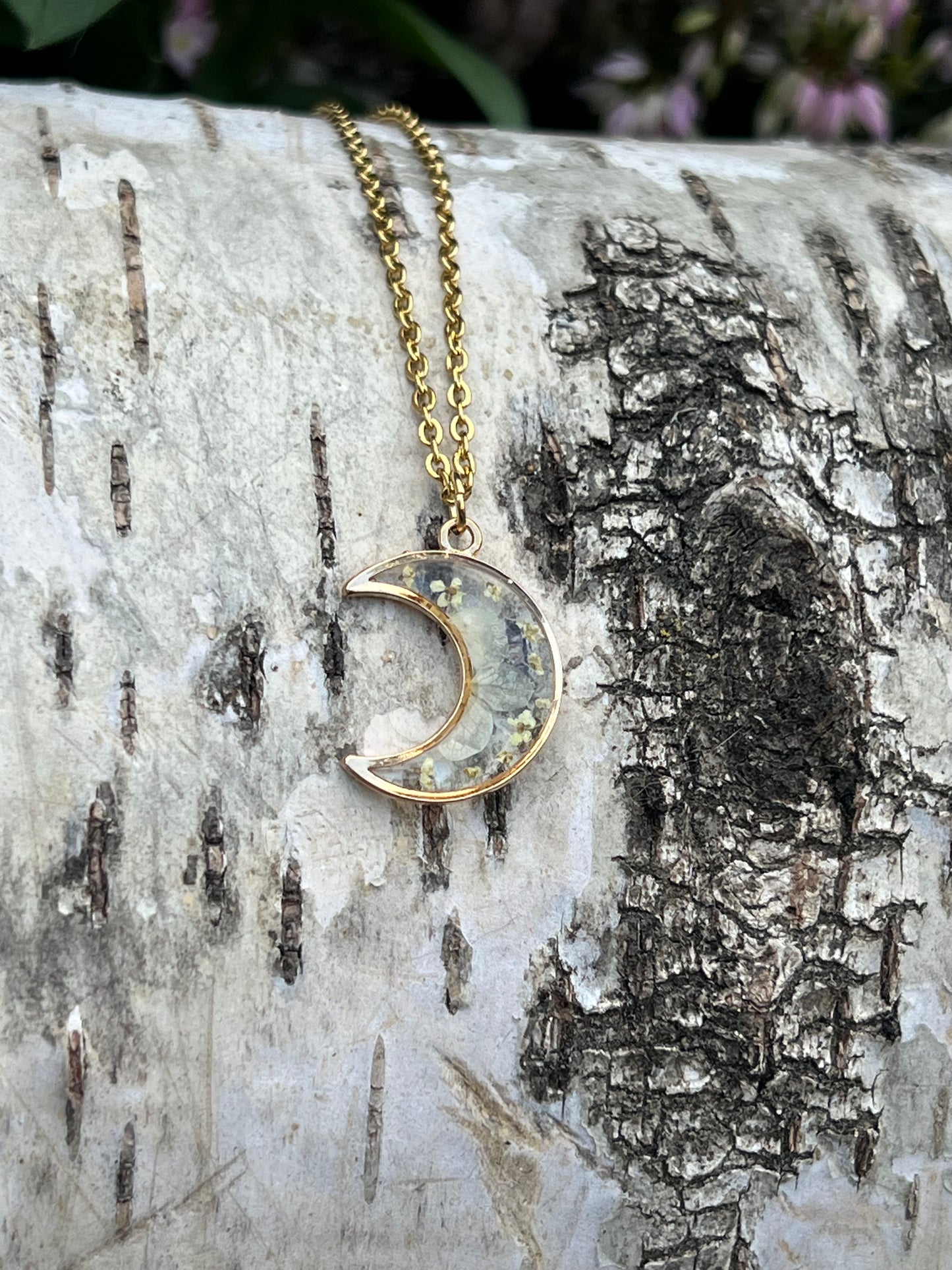 Mond Halskette mit Schneeballblüte und Wilder Möhre Gold