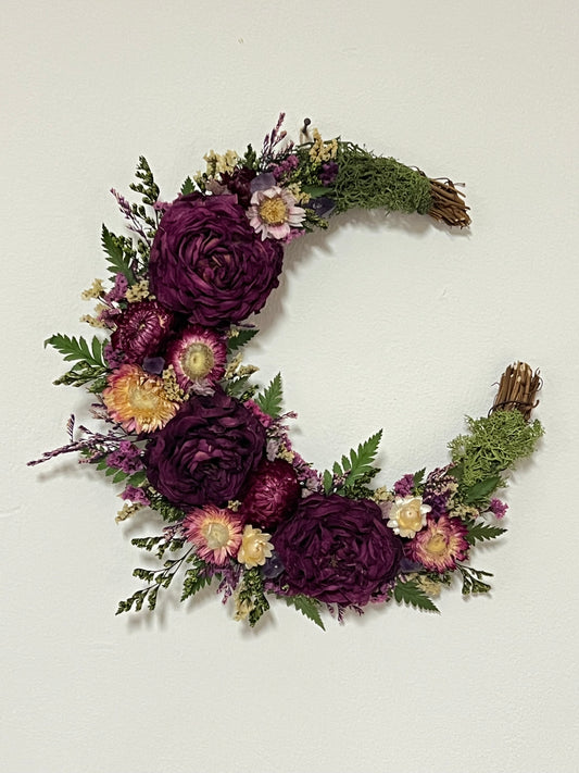 Mondkranz mit Blumen und Amethysten