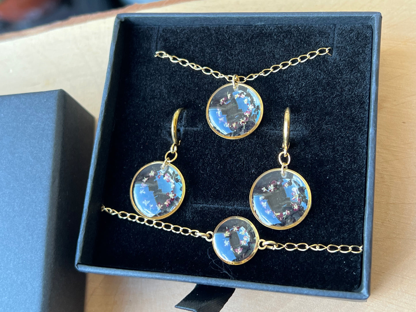 Schmuckset in Schachtel mit Queen Anne rot - Gold