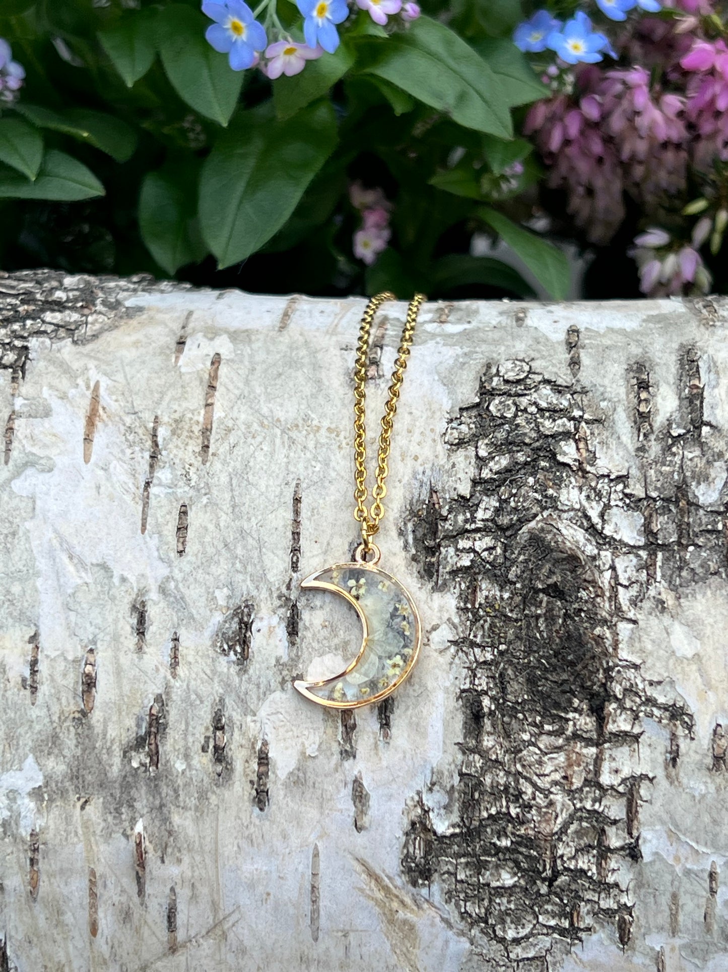 Mond Halskette mit Schneeballblüte und Wilder Möhre Gold