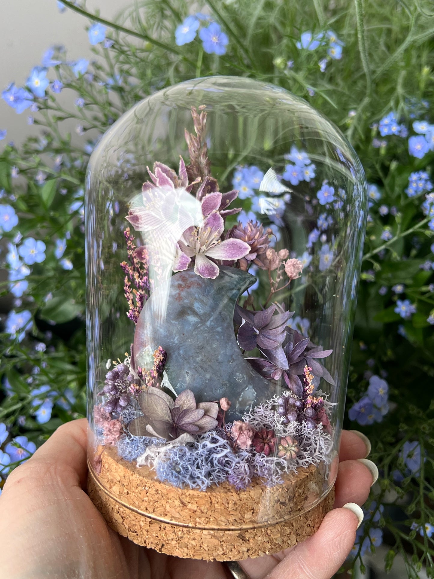 Diorama mit Achatmond und Blumen