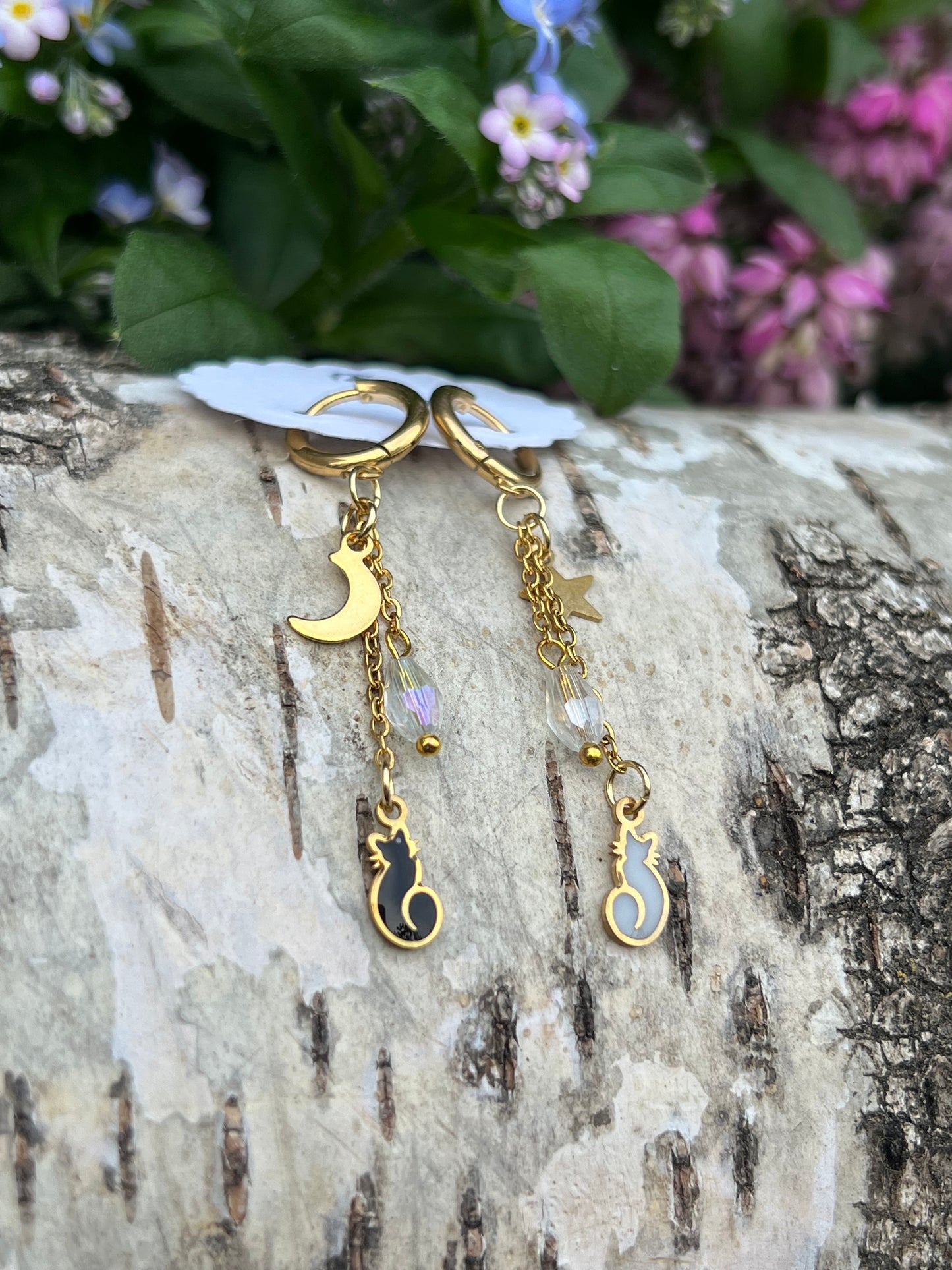 Luna & Artemis Katzen Ohrringe mit Charms & Perlen Gold