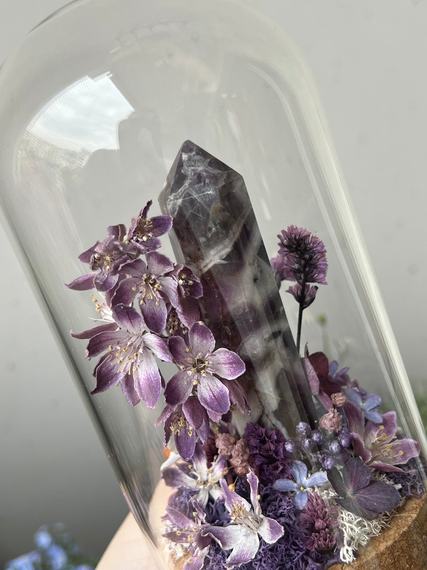 Diorama mit Amethyst Tower und Blumen