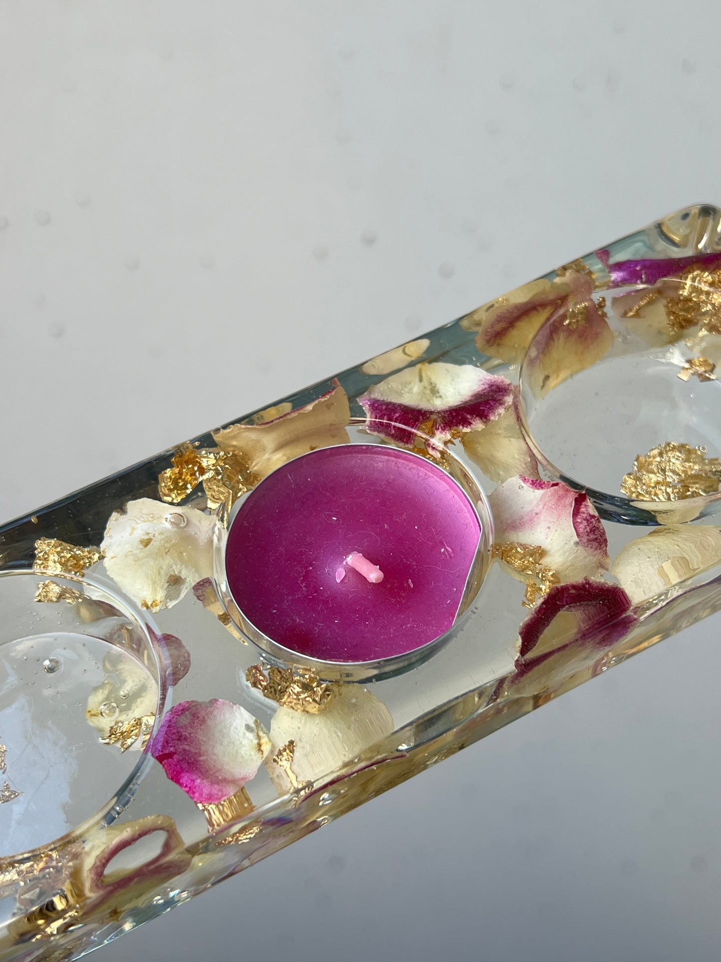 Teelichthalter mit Rosenblütenblätter