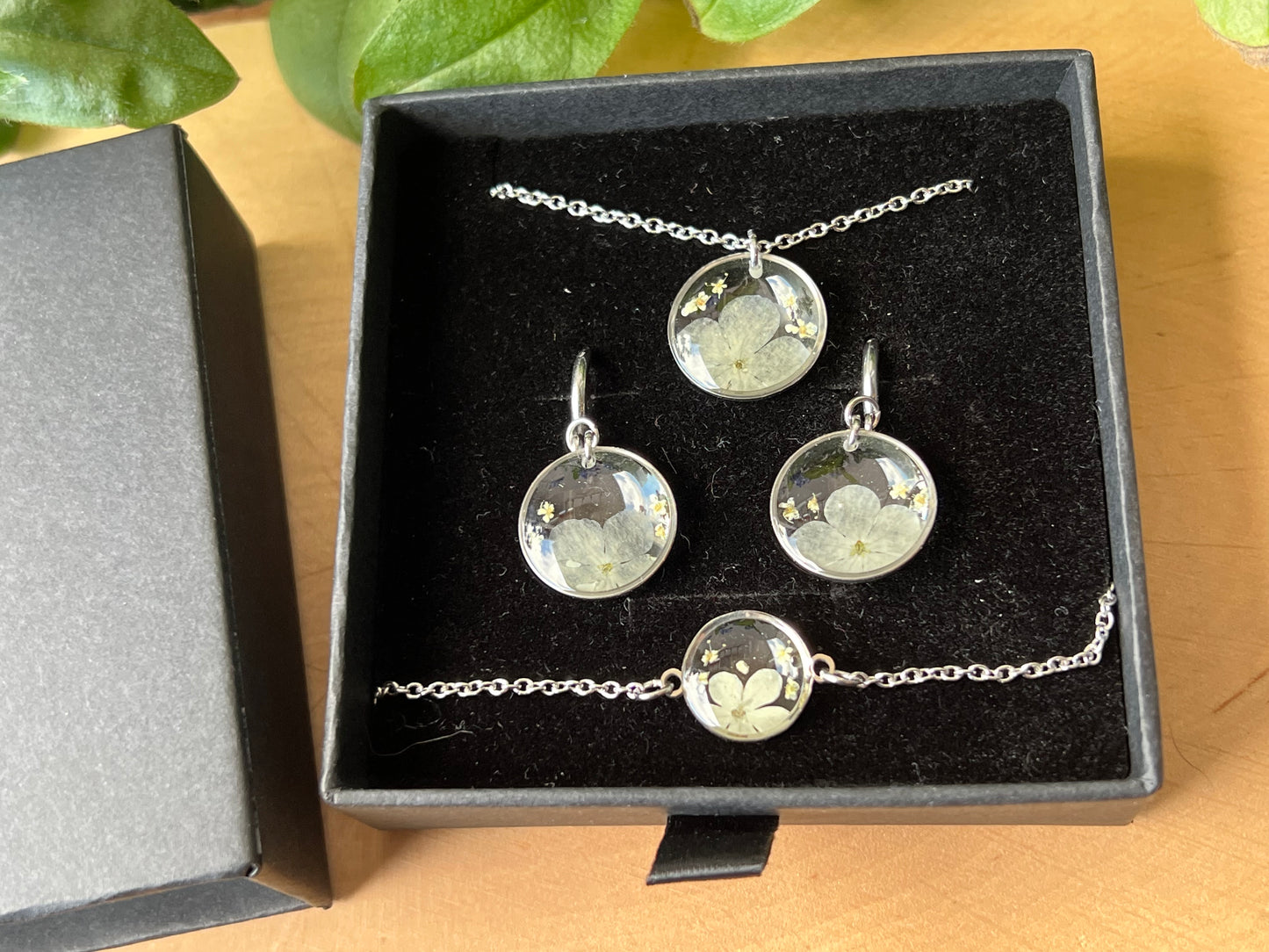 Schmuckset in Schachtel mit Schneeball & Queen Anne Blüten - Silber
