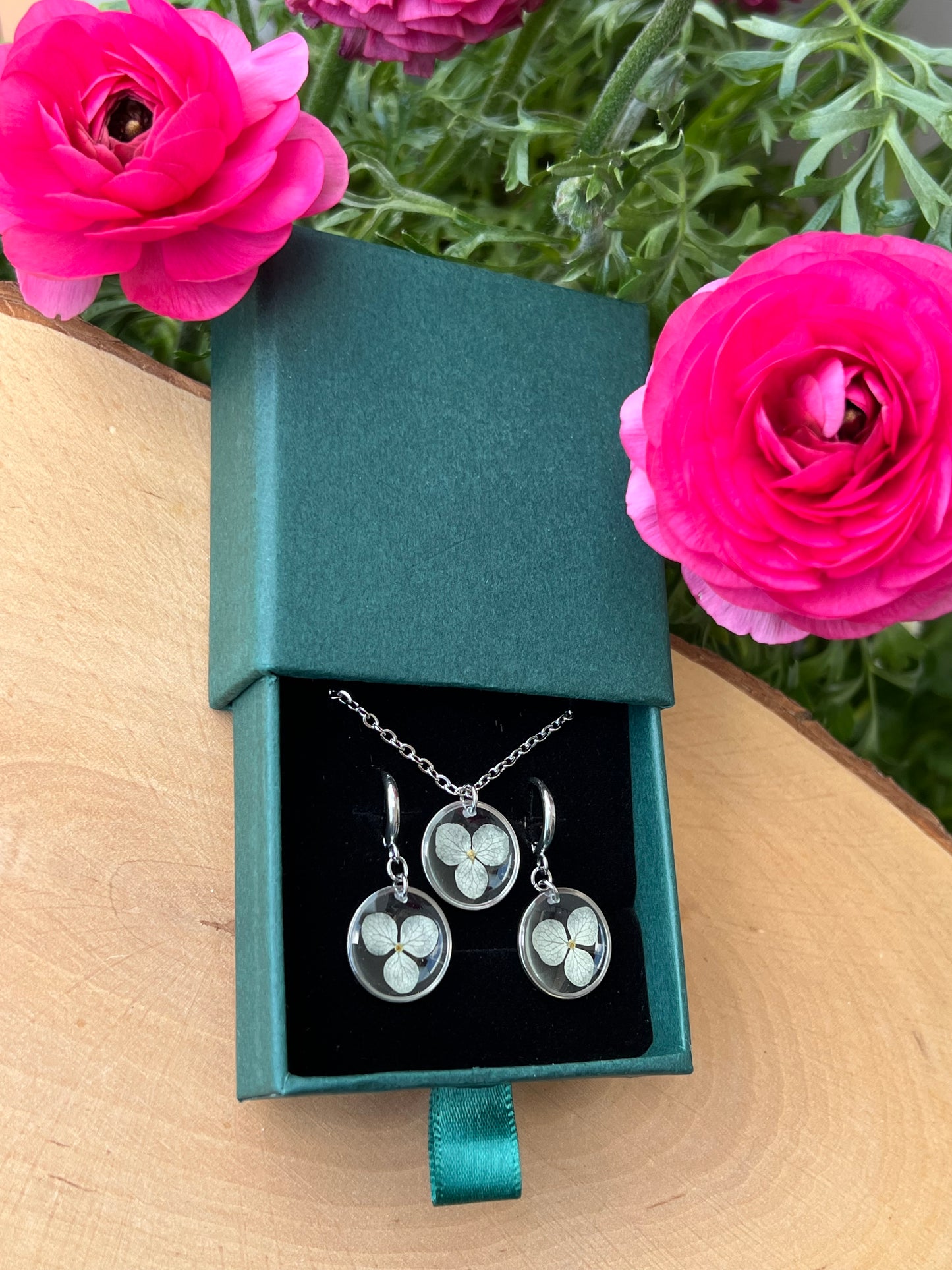 Schmuckset in Schachtel mit Hortensienblüten - Silber