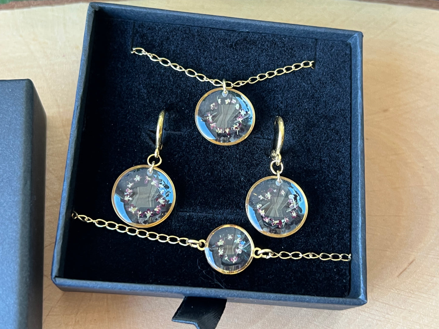 Schmuckset in Schachtel mit Queen Anne rot - Gold
