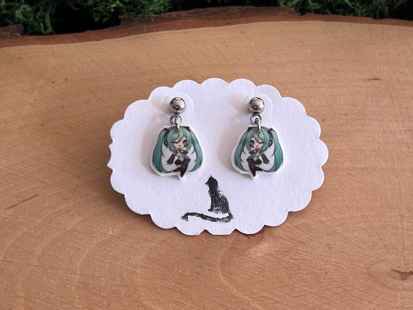 Miku Ohrstecker hängend