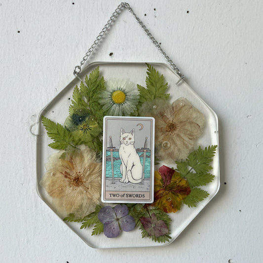 Wandbild mit Katzentarotkarte, Blumen & Farn